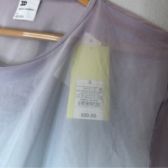 New All In Motion Woman’s Small Gradient Mesh Boxy Crop Top - Picture 9 of 10